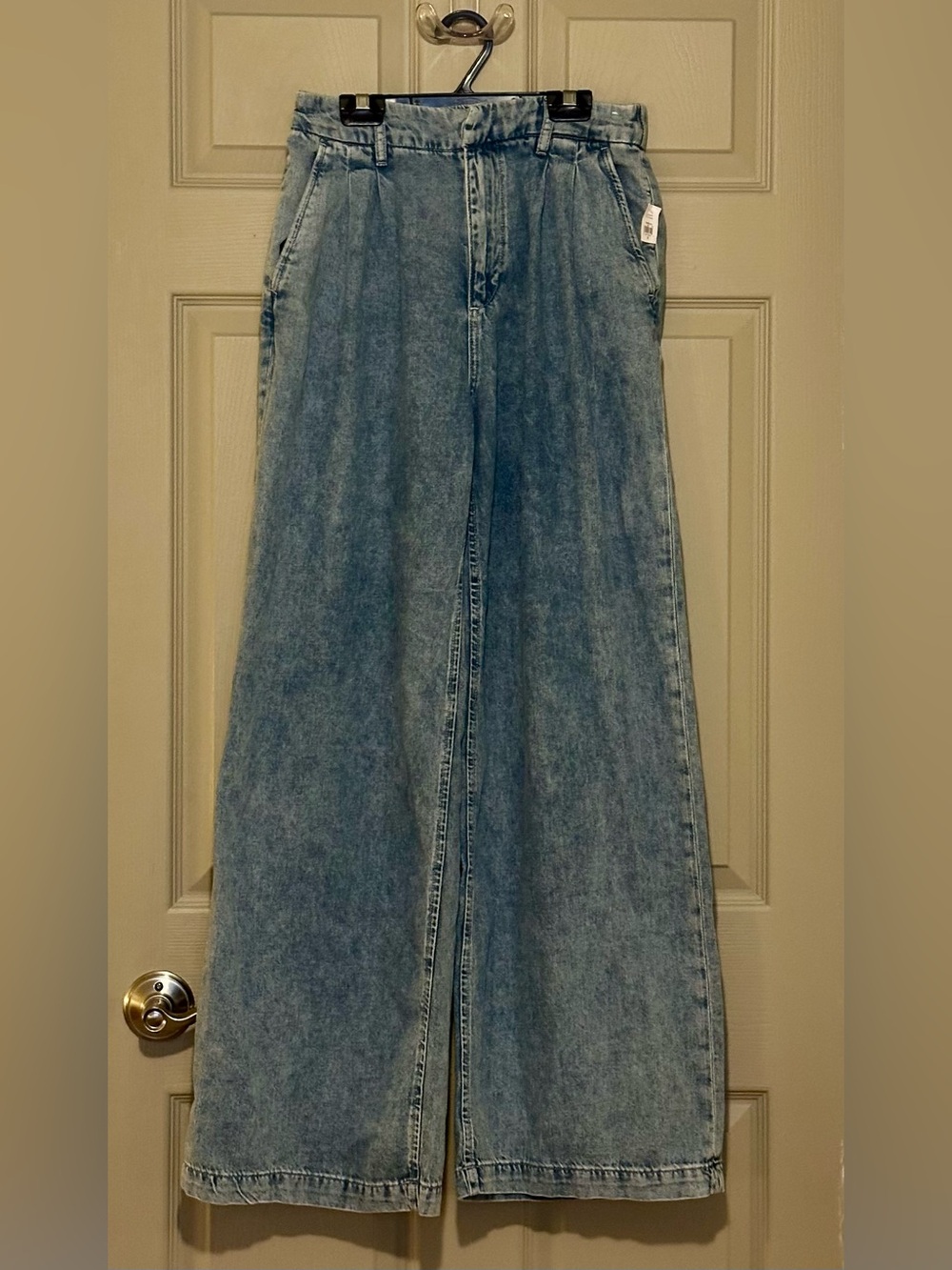 GAP BNWT 365 High Rise UltraSoft Pleated Denim Trousers - Size 6 - Picture 5 of 11